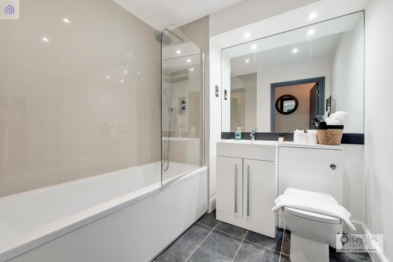 Free Parking - Stylish Three Bedroom Apartment By London Excel ภายนอก รูปภาพ